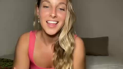 Snapshot of onyx_unleashed chatting on 10/18/25, 02:47 onyx_unleashed online show from 10/18/25, 02:47