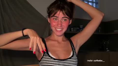 Snapshot of oofbabe__ chatting on 06/17/26, 10:10 Helen online show from 06/17/26, 10:10