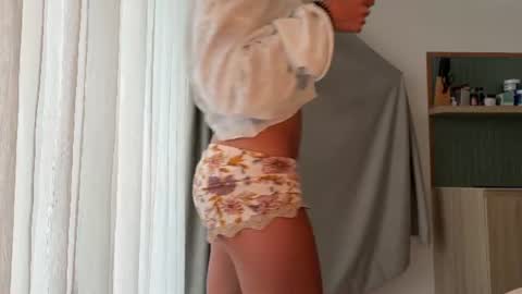 Snapshot of oofbabe__ chatting on 07/11/26, 10:33 Helen online show from 07/11/26, 10:33