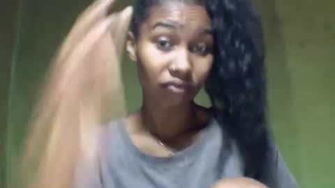 oolyette online show from 10/03/25, 08:00