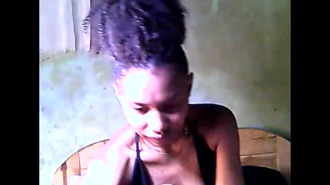 Snapshot of oolyette chatting on 12/02/25, 04:40 oolyette online show from 12/02/25, 04:40