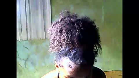 Snapshot of oolyette chatting on 12/02/25, 06:36 oolyette online show from 12/02/25, 06:36