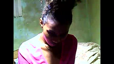 Snapshot of oolyette chatting on 12/04/25, 07:11 oolyette online show from 12/04/25, 07:11