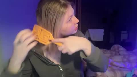 Ophelia online show from 12/23/25, 06:44