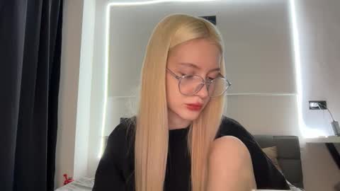 Bella and John online show from 11/13/25, 02:54