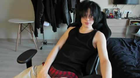 Bella and John online show from 04/05/26, 04:26