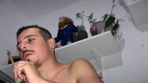 Snapshot of or690 chatting on 10/10/25, 06:07 or online show from 10/10/25, 06:07