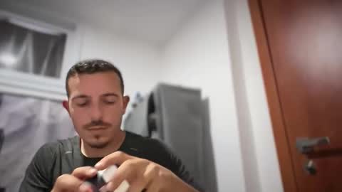 Snapshot of or690 chatting on 10/26/25, 05:52 or online show from 10/26/25, 05:52