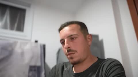 Snapshot of or690 chatting on 10/27/25, 05:17 or online show from 10/27/25, 05:17