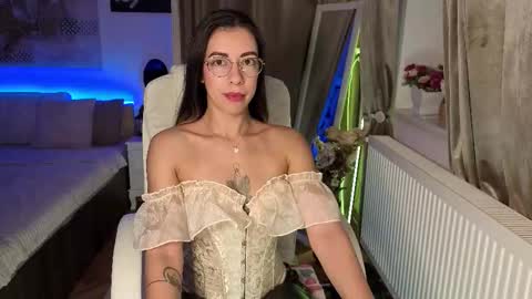 Eve Voss online show from 11/18/25, 01:48