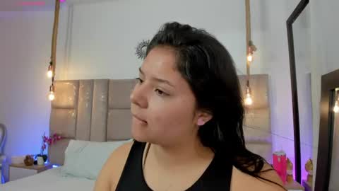 Snapshot of oriana_guzman chatting on 07/17/26, 10:58 Miss Guzman online show from 07/17/26, 10:58