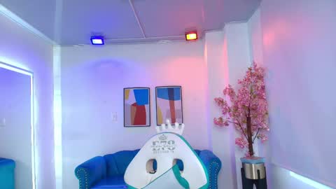 Oriana  online show from 05/29/26, 11:41