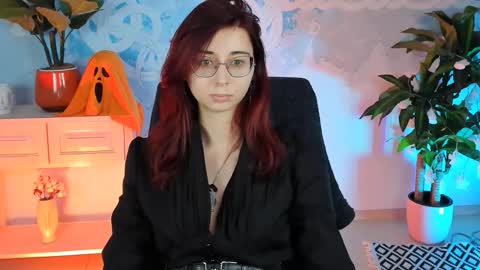 Orianna -  Hi Im into geek culture cosplay crafting LARP games. Shall we play DnD online show from 10/30/25, 09:22