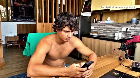 Snapshot of orlando__bloom chatting on 05/04/26, 05:58 Fansly and Instagram - online show from 05/04/26, 05:58