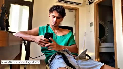 Snapshot of orlando__bloom chatting on 07/24/26, 10:13 Fansly and Instagram - online show from 07/24/26, 10:13