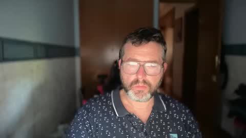 Snapshot of oscarbcncat chatting on 05/22/26, 04:23 oscarbcncat online show from 05/22/26, 04:23