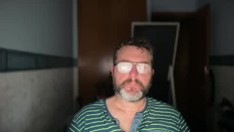 Snapshot of oscarbcncat chatting on 06/04/26, 04:02 oscarbcncat online show from 06/04/26, 04:02
