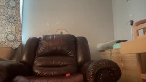 Snapshot of oscarcrouch17 chatting on 12/02/25, 06:03 Oscarbrittany online show from 12/02/25, 06:03