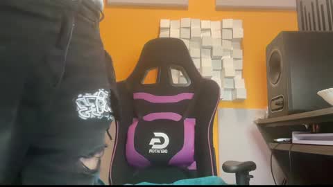 Oscar Steel Savage online show from 02/03/25, 09:41