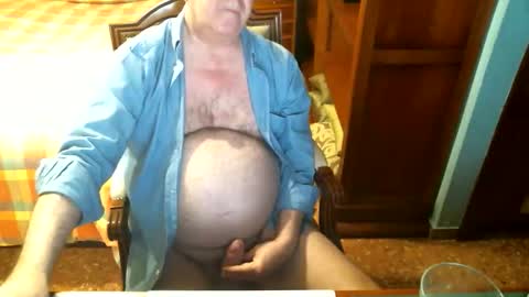Snapshot of oscarw chatting on 04/08/26, 03:23 Oscar online show from 04/08/26, 03:23