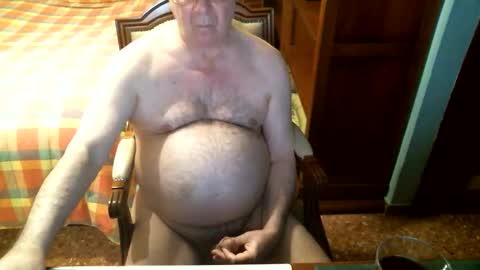Snapshot of oscarw chatting on 04/15/26, 03:19 Oscar online show from 04/15/26, 03:19