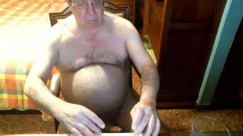 Snapshot of oscarw chatting on 04/22/26, 04:08 Oscar online show from 04/22/26, 04:08