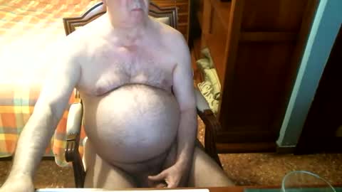 Snapshot of oscarw chatting on 04/25/26, 04:37 Oscar online show from 04/25/26, 04:37