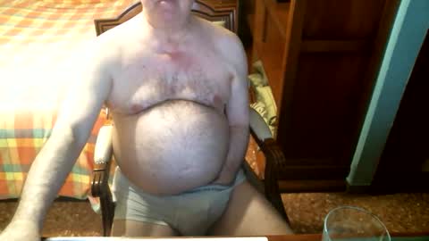 Snapshot of oscarw chatting on 05/03/26, 03:29 Oscar online show from 05/03/26, 03:29