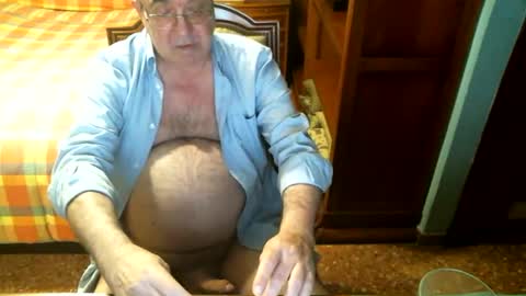 Snapshot of oscarw chatting on 05/20/26, 02:45 Oscar online show from 05/20/26, 02:45