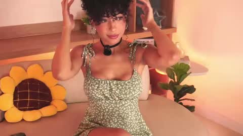 Snapshot of oshun_25 chatting on 05/21/26, 12:45 Oshun online show from 05/21/26, 12:45