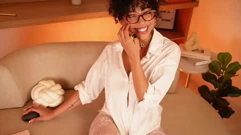 Snapshot of oshun_25 chatting on 05/30/26, 10:51 Oshun online show from 05/30/26, 10:51