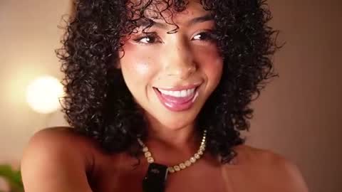 Snapshot of oshun_25 chatting on 06/27/26, 09:42 Oshun online show from 06/27/26, 09:42
