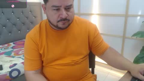 Snapshot of oso_gael chatting on 05/21/26, 05:42 Bear Gael online show from 05/21/26, 05:42