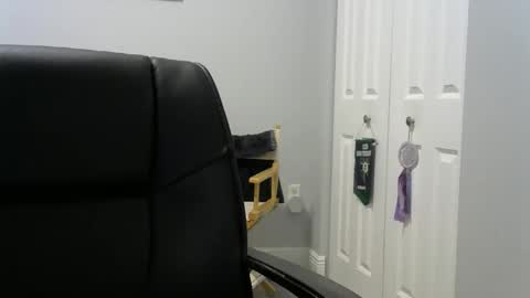 Ossi online show from 12/17/25, 11:44