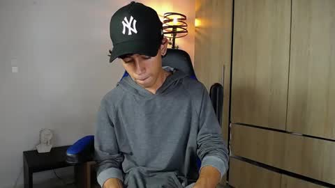 ostin 18hot online show from 12/21/24, 07:38