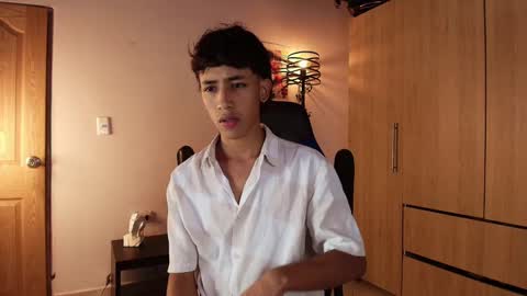 ostin 18hot online show from 01/10/25, 02:04