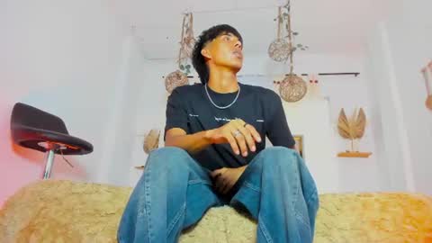 Snapshot of ousuke_noir chatting on 07/18/26, 09:18 theo online show from 07/18/26, 09:18