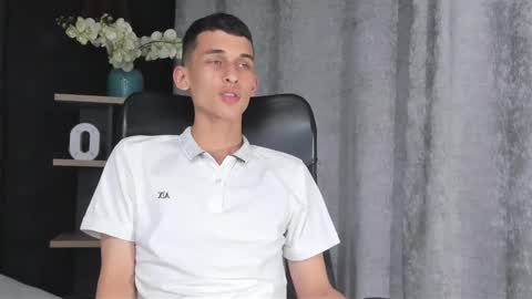 owen_stone1 online show from 02/25/25, 05:41