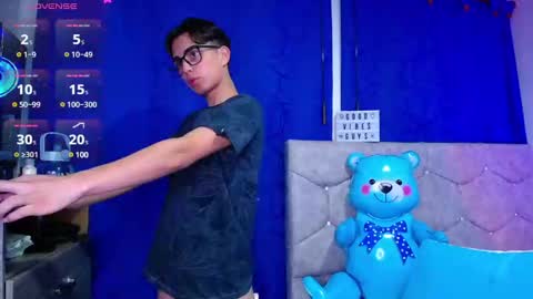 Owen  Independent model  online show from 12/03/24, 06:04