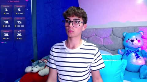 Owen  Independent model  online show from 02/04/25, 06:04