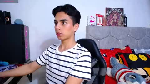 Owen  Independent model  online show from 12/02/25, 06:30