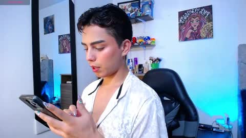 Owen  Independent model  online show from 03/22/26, 09:34