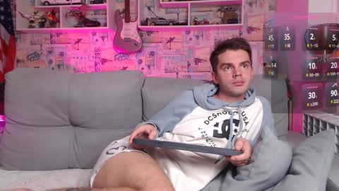 Snapshot of oxmikexo chatting on 12/08/24, 03:02 Mike online show from 12/08/24, 03:02