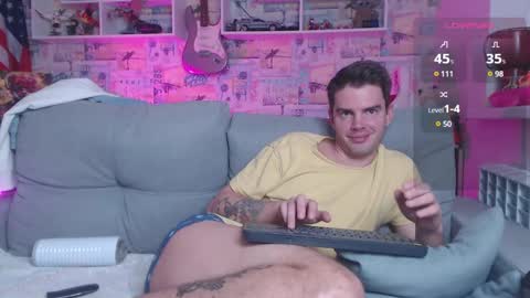 Snapshot of oxmikexo chatting on 12/17/24, 02:44 Mike online show from 12/17/24, 02:44