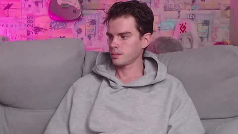 Snapshot of oxmikexo chatting on 02/12/25, 11:18 Mike online show from 02/12/25, 11:18