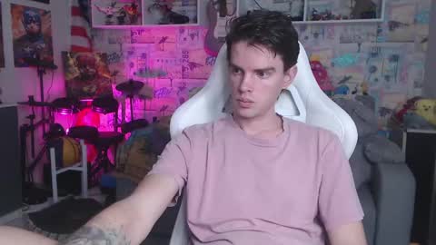 Snapshot of oxmikexo chatting on 03/02/25, 11:50 Mike online show from 03/02/25, 11:50