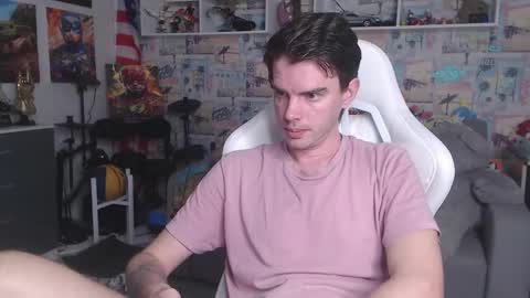 Snapshot of oxmikexo chatting on 03/04/25, 10:57 Mike online show from 03/04/25, 10:57