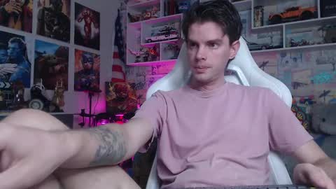 Snapshot of oxmikexo chatting on 03/10/25, 10:59 Mike online show from 03/10/25, 10:59