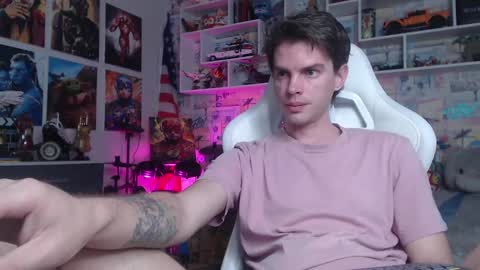 Snapshot of oxmikexo chatting on 03/10/25, 02:05 Mike online show from 03/10/25, 02:05