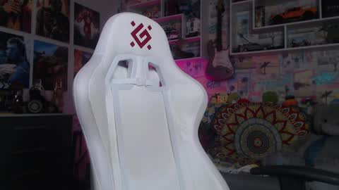 Snapshot of oxmikexo chatting on 03/10/25, 05:07 Mike online show from 03/10/25, 05:07